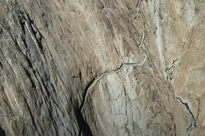 Death Trek , Sarfa lam